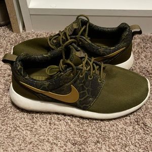 Nike Roshè printed green